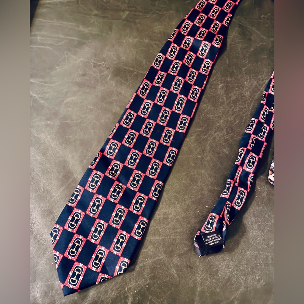 Paolo Gucci Horsebit Vintage Classic 100% Silk Tie 57"L X 4"W